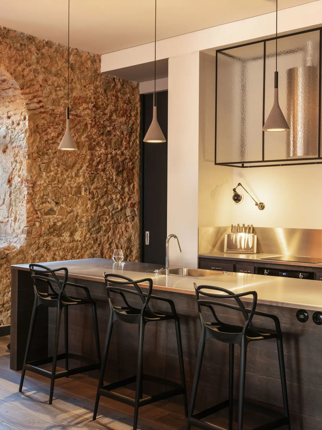 cuisine mur de pierres appartement rénové décoration contemporaine cuisine mur de pierres appartement rénové décoration contemporaine