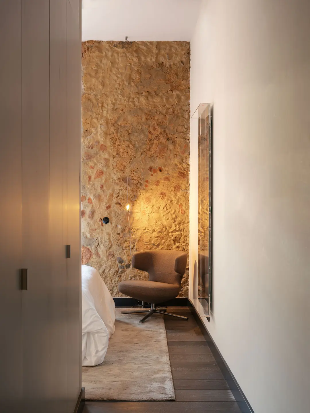 chambre mur de pierres appartement rénové décoration contemporaine chambre mur de pierres appartement rénové décoration contemporaine