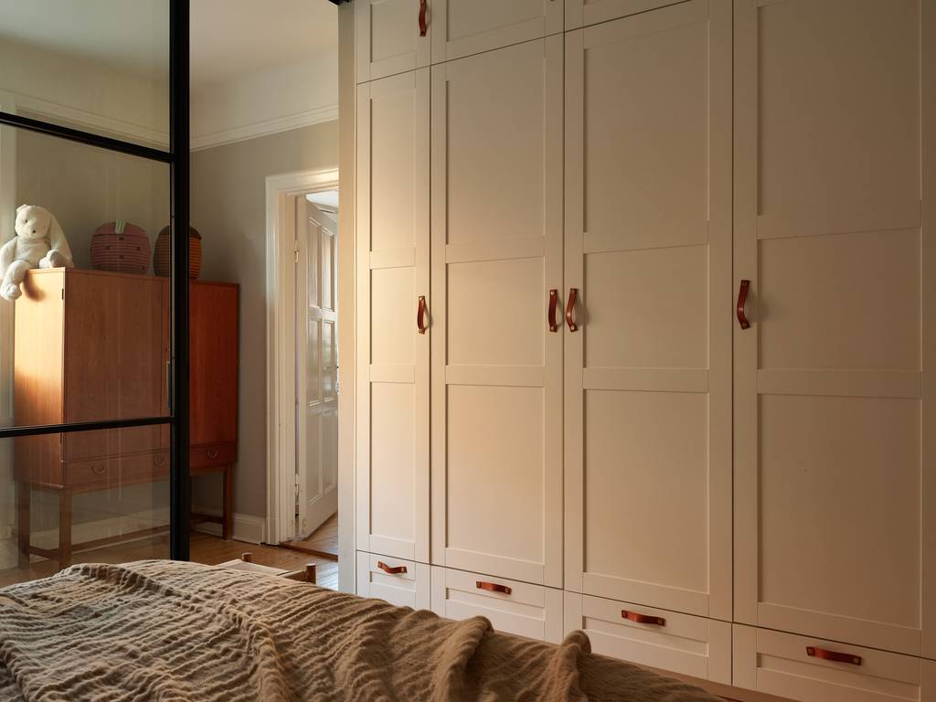 chambre murs beiges avec placards chambre murs beiges avec placards