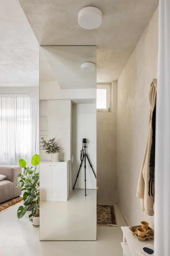 entrée avec miroir petit appartement 35m2 studio rénové entrée avec miroir petit appartement 35m2 studio rénové