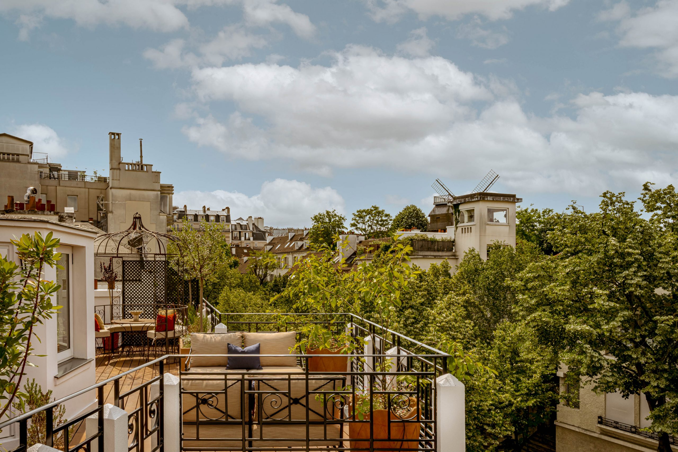 terrasse vue Moulin Rouge maison Montmartre Iconic House terrasse vue Moulin Rouge maison Montmartre Iconic House