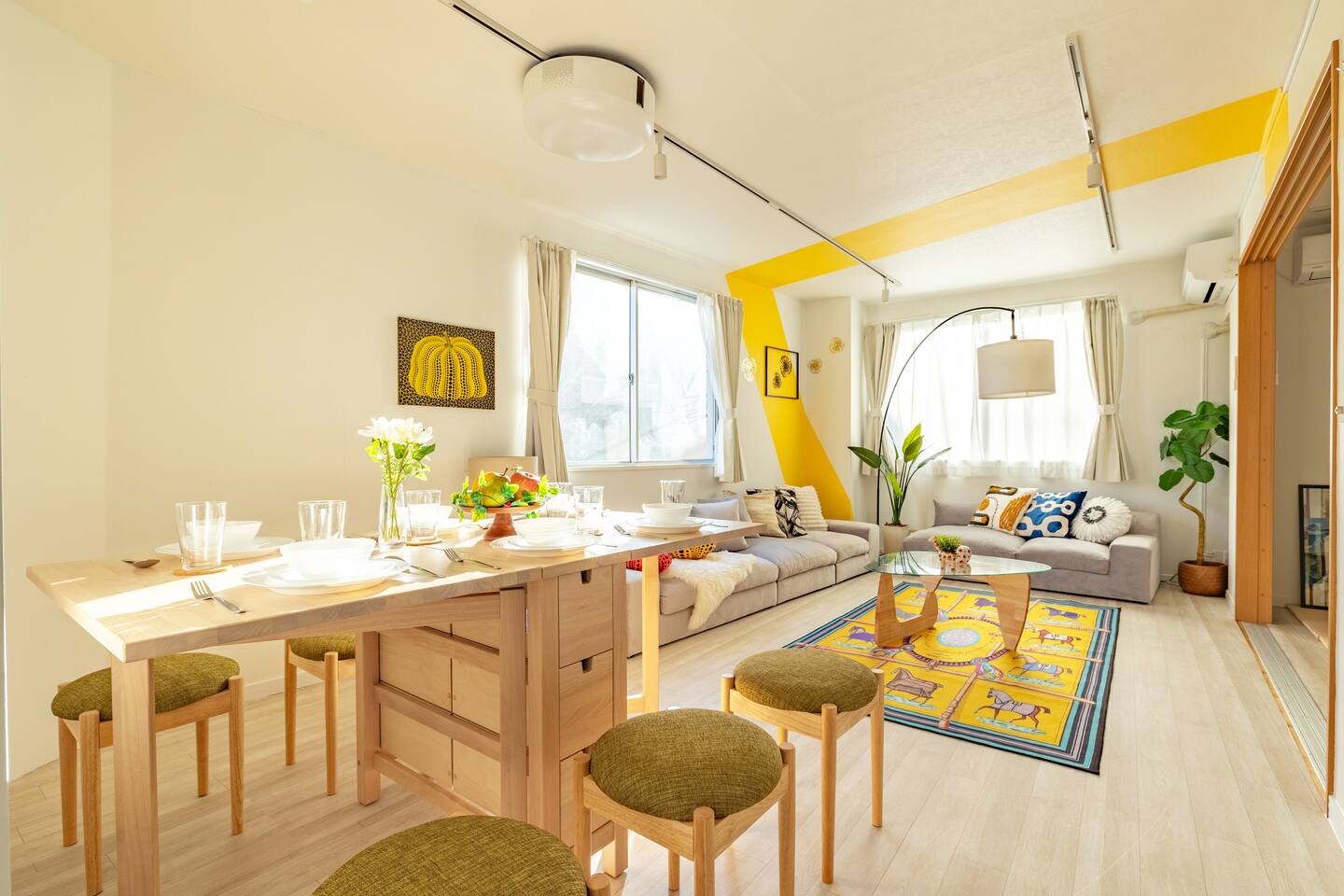 salon appartement Tokyo décoration colorée