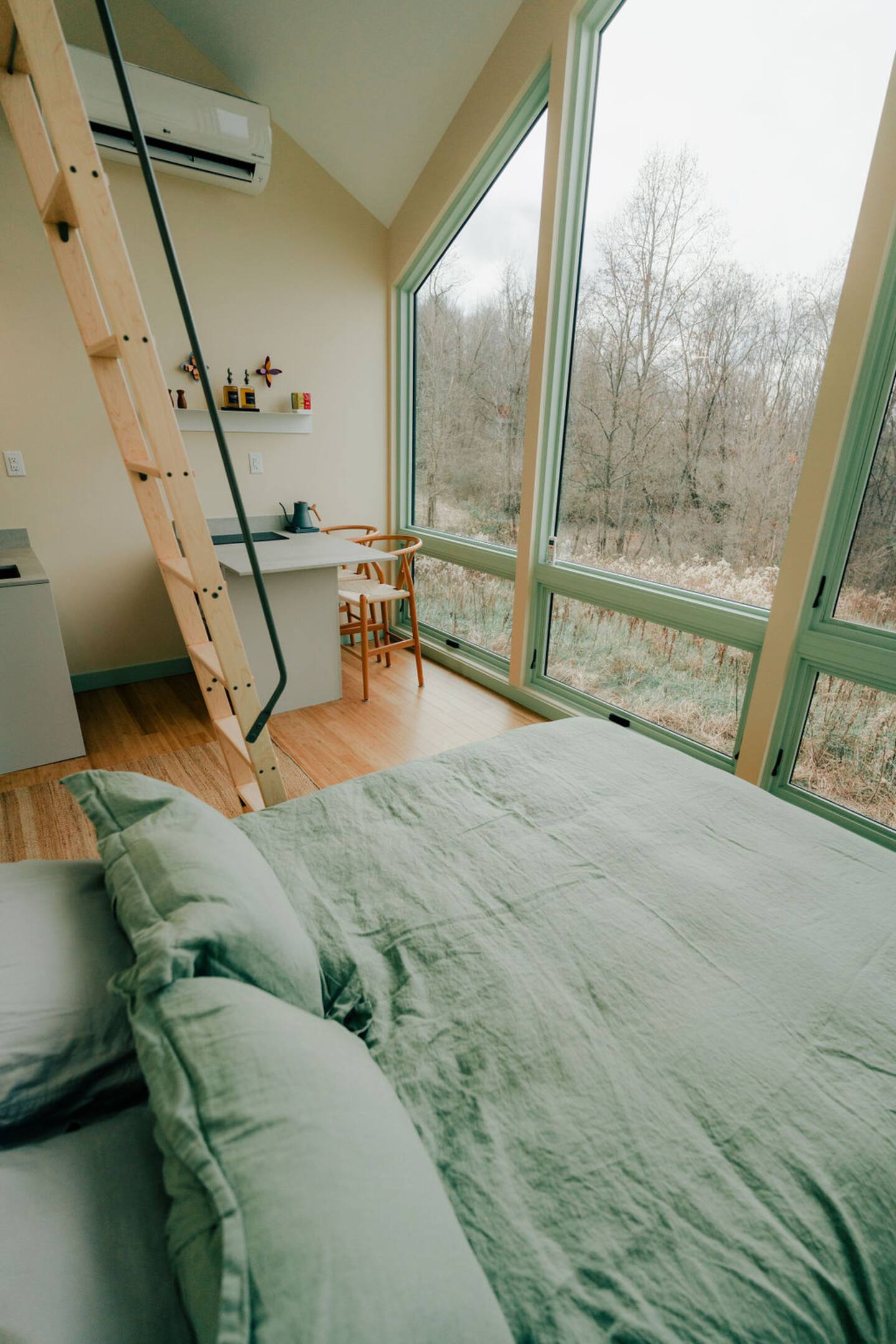 chambre et cuisine petite maison contemporaine avec un pignon vitré chambre et cuisine petite maison contemporaine avec un pignon vitré