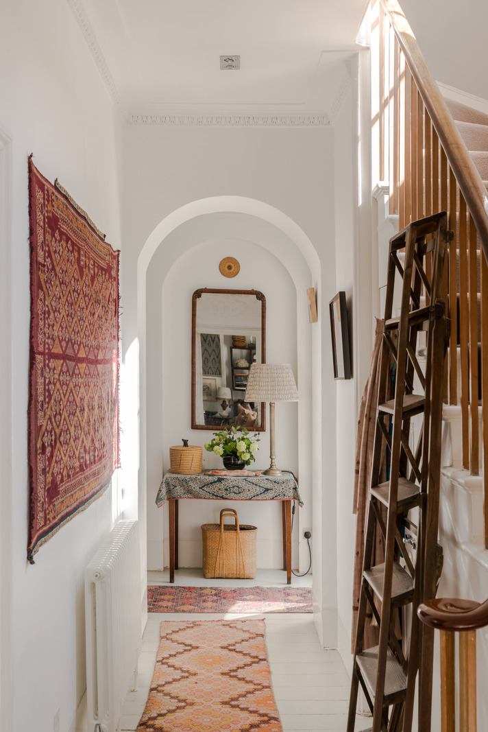 entrée avec escalier décoration classique chic et anglaise entrée avec escalier décoration classique chic et anglaise