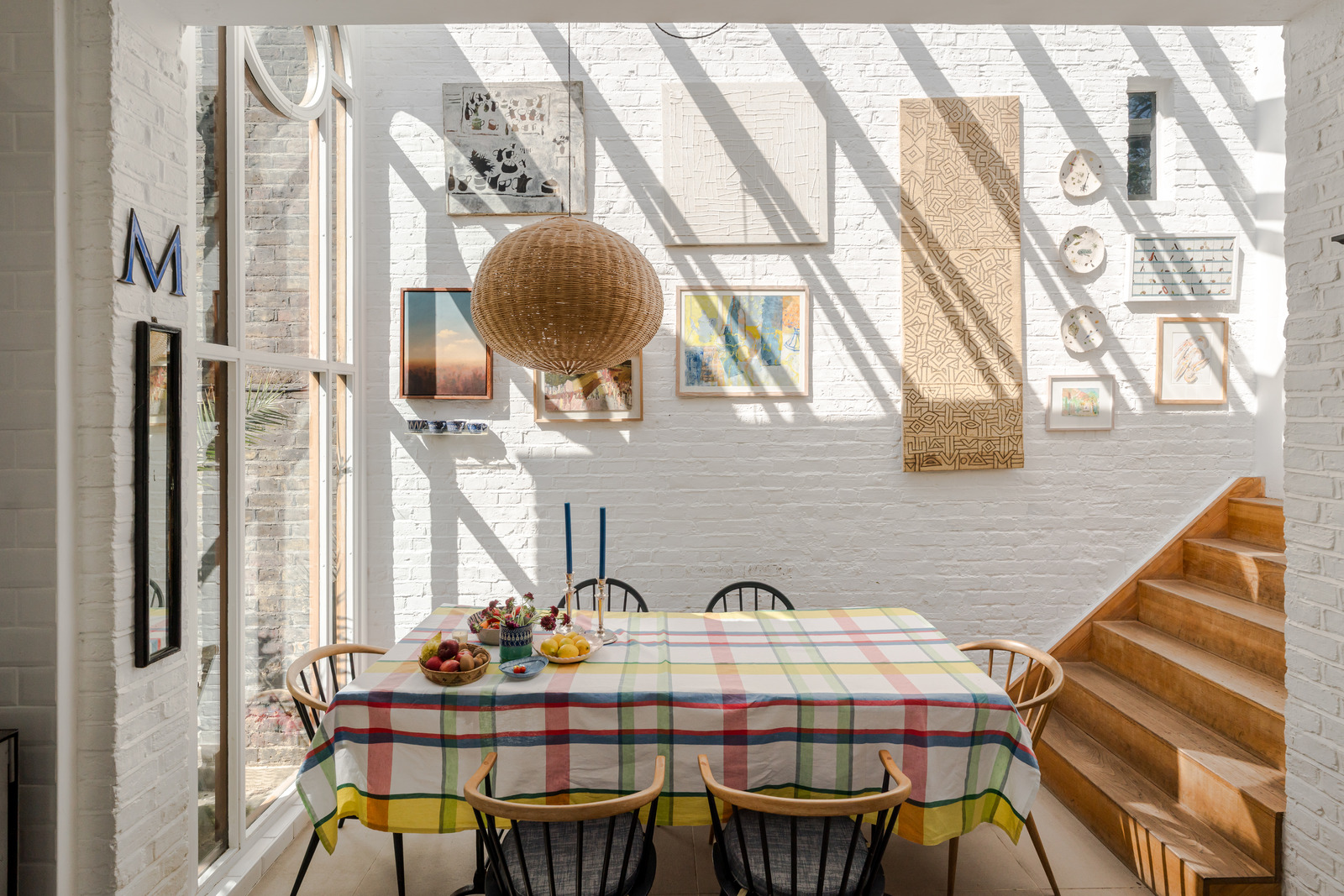 espace repase dans cuisine dans extension vitrée décoration classique chic et anglaise espace repase dans cuisine dans extension vitrée décoration classique chic et anglaise