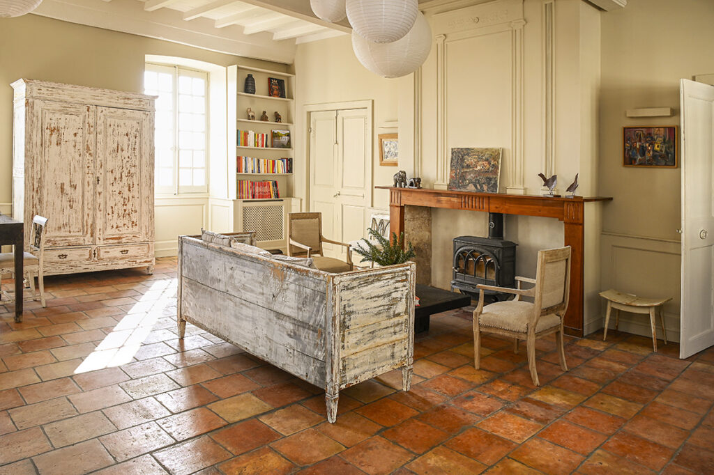 salon décoration rustique maison en pierres Latour en Quercy blanc salon décoration rustique maison en pierres Latour en Quercy blanc