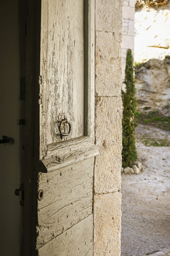 porte ancienne maison Latour en Quercy blanc porte ancienne maison Latour en Quercy blanc