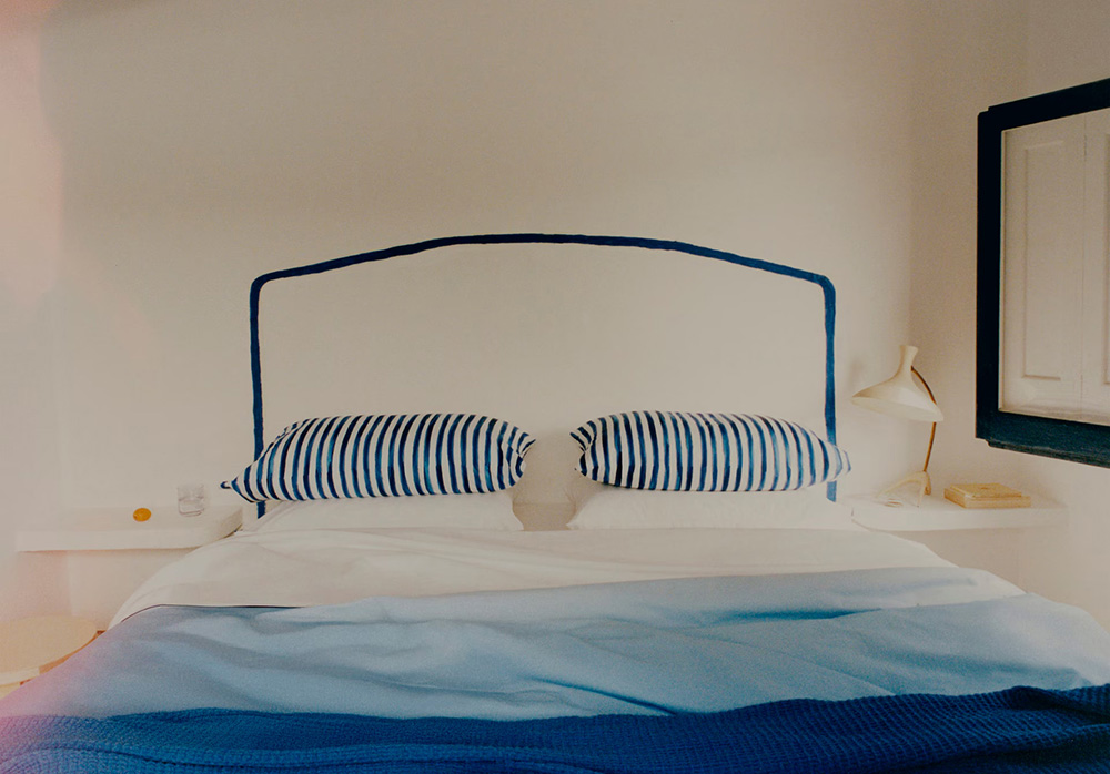 chambre maison décoration bleue et blanche