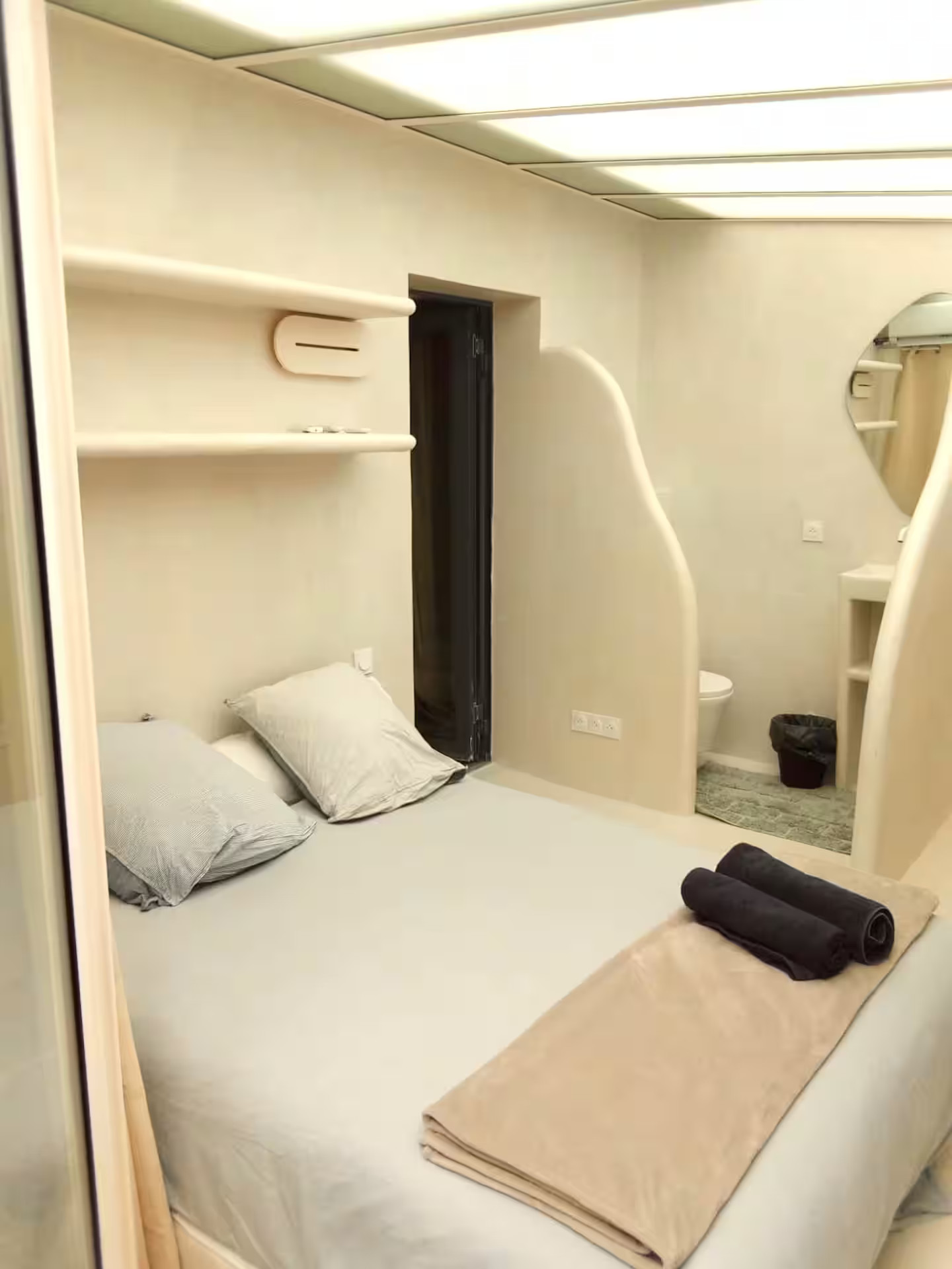 chambre décoration naturelle avec salle de bain