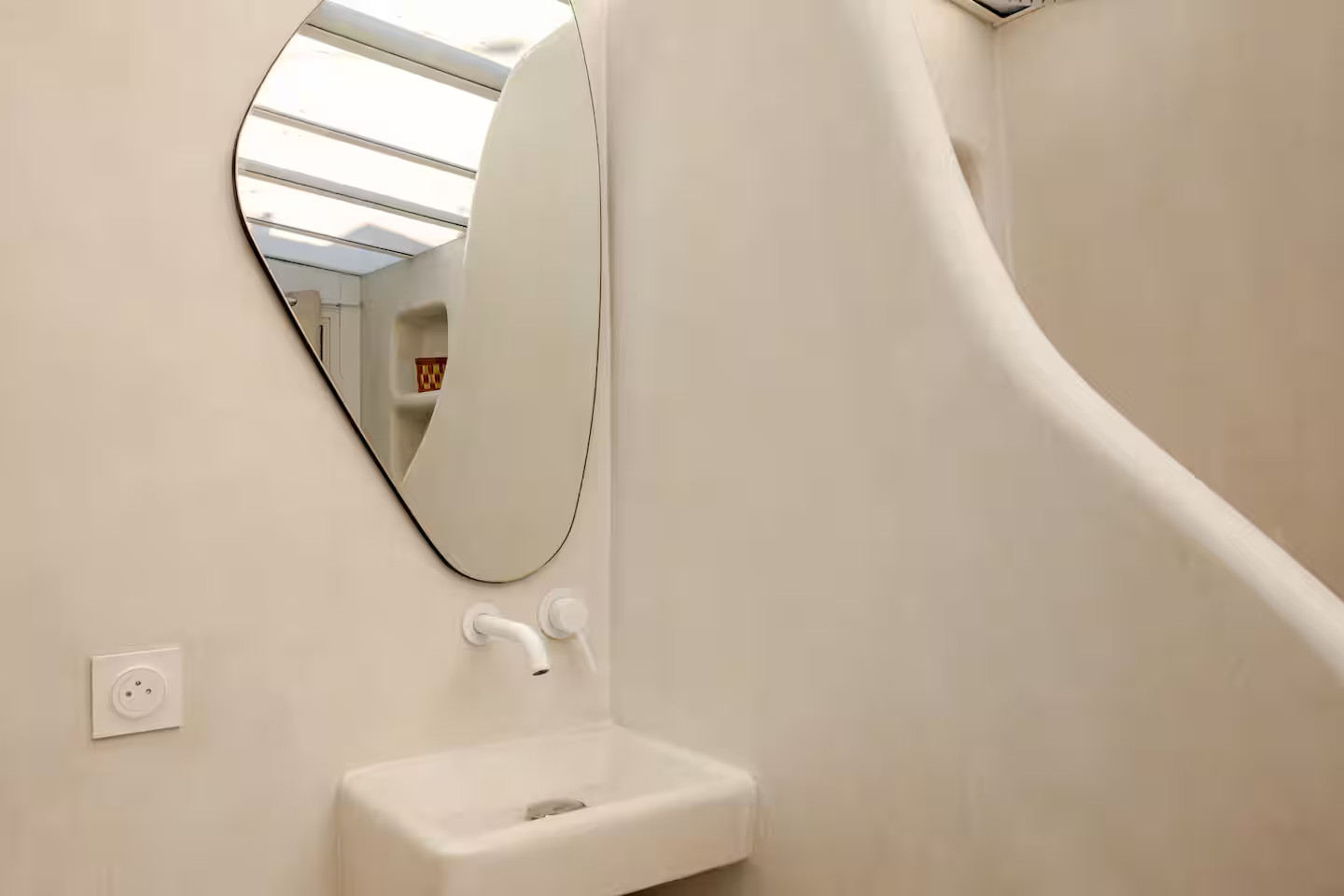 salle de bain murs enduits