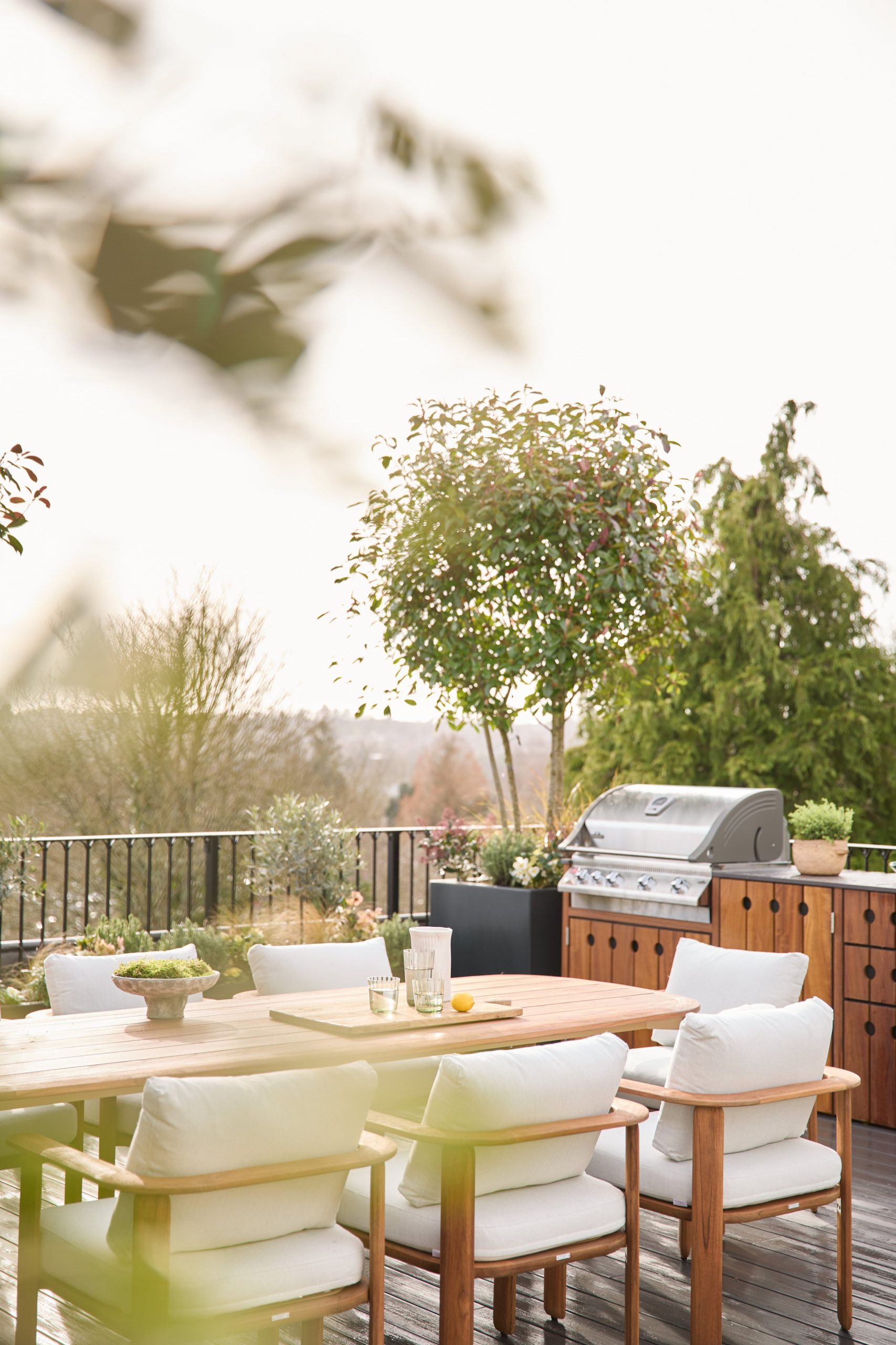 grande terrasse appartement avec cuisine d'été