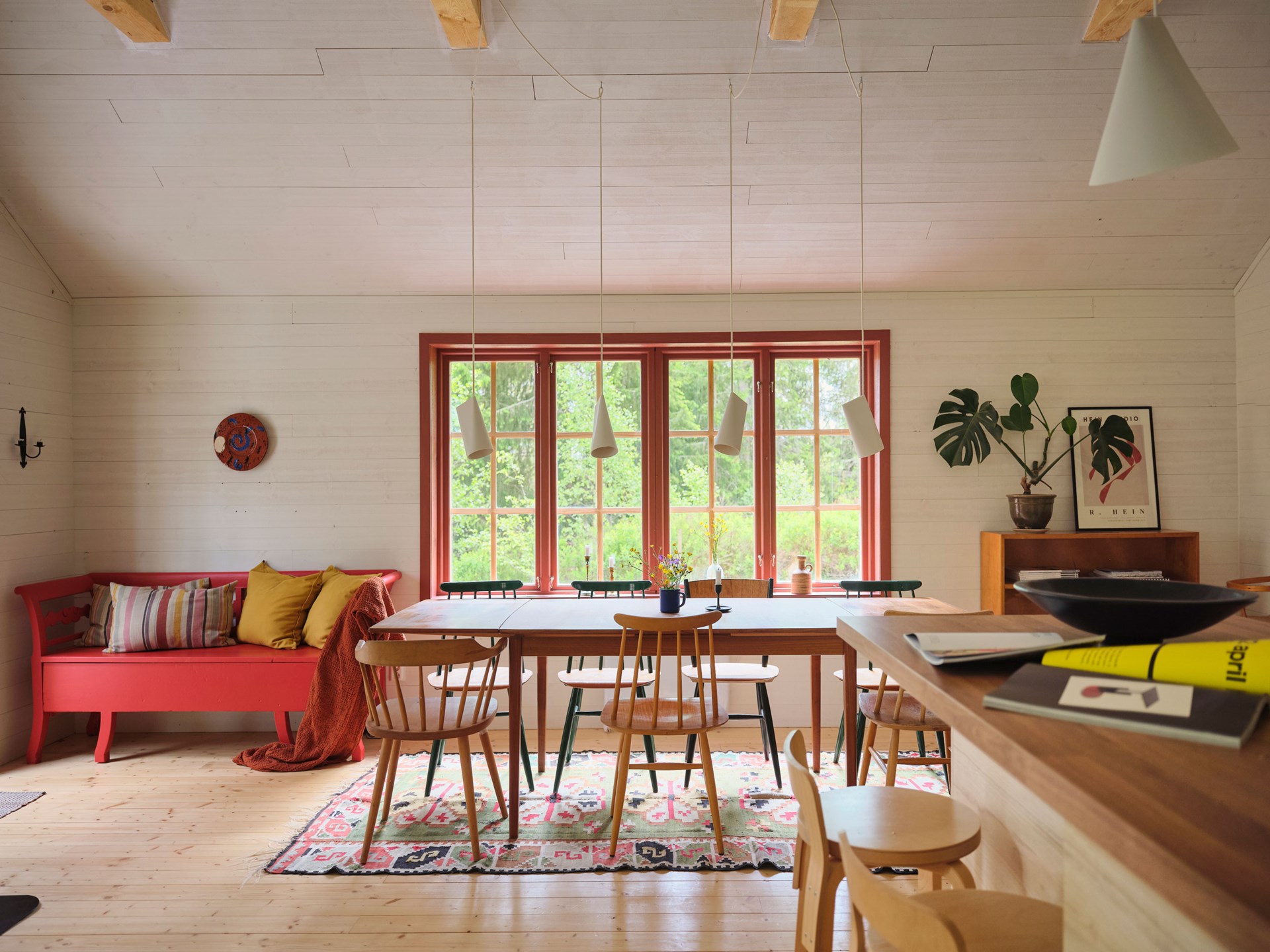 cuisine ouvertet et salon décoration scandinave maison rouge en bois Suède cuisine ouvertet et salon décoration scandinave maison rouge en bois Suède