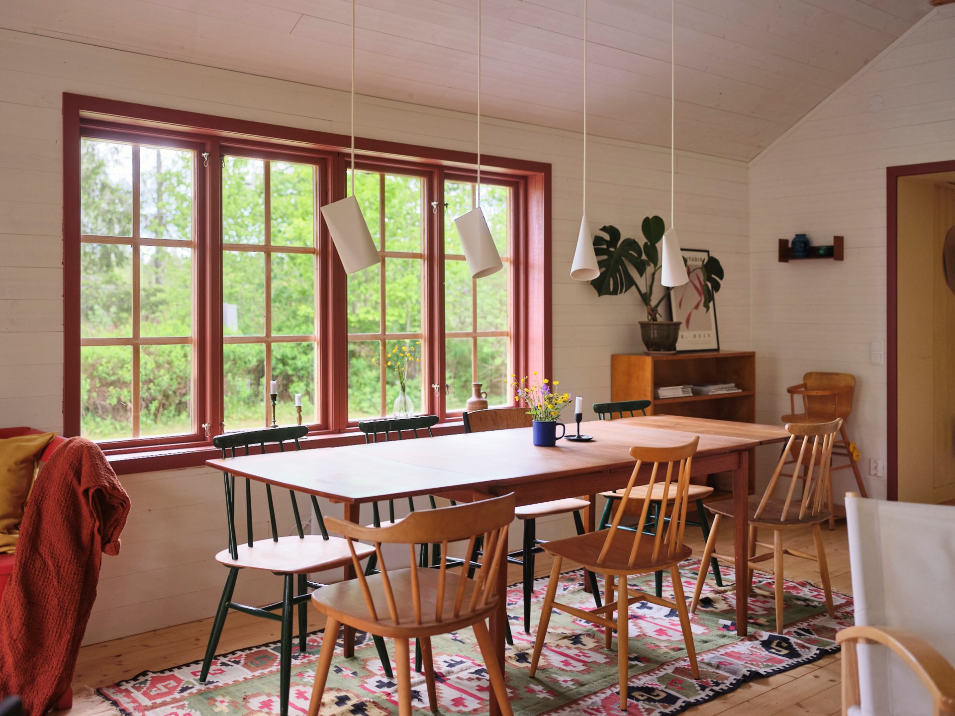 salle à manger décoration scandinave maison rouge en bois Suède salle à manger décoration scandinave maison rouge en bois Suède