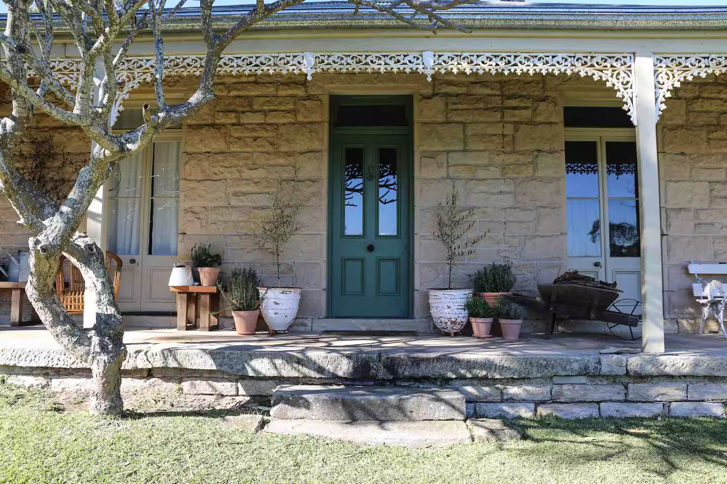 maison à la façade en grès décoration rustique chic Simpson Cottage Bundeena