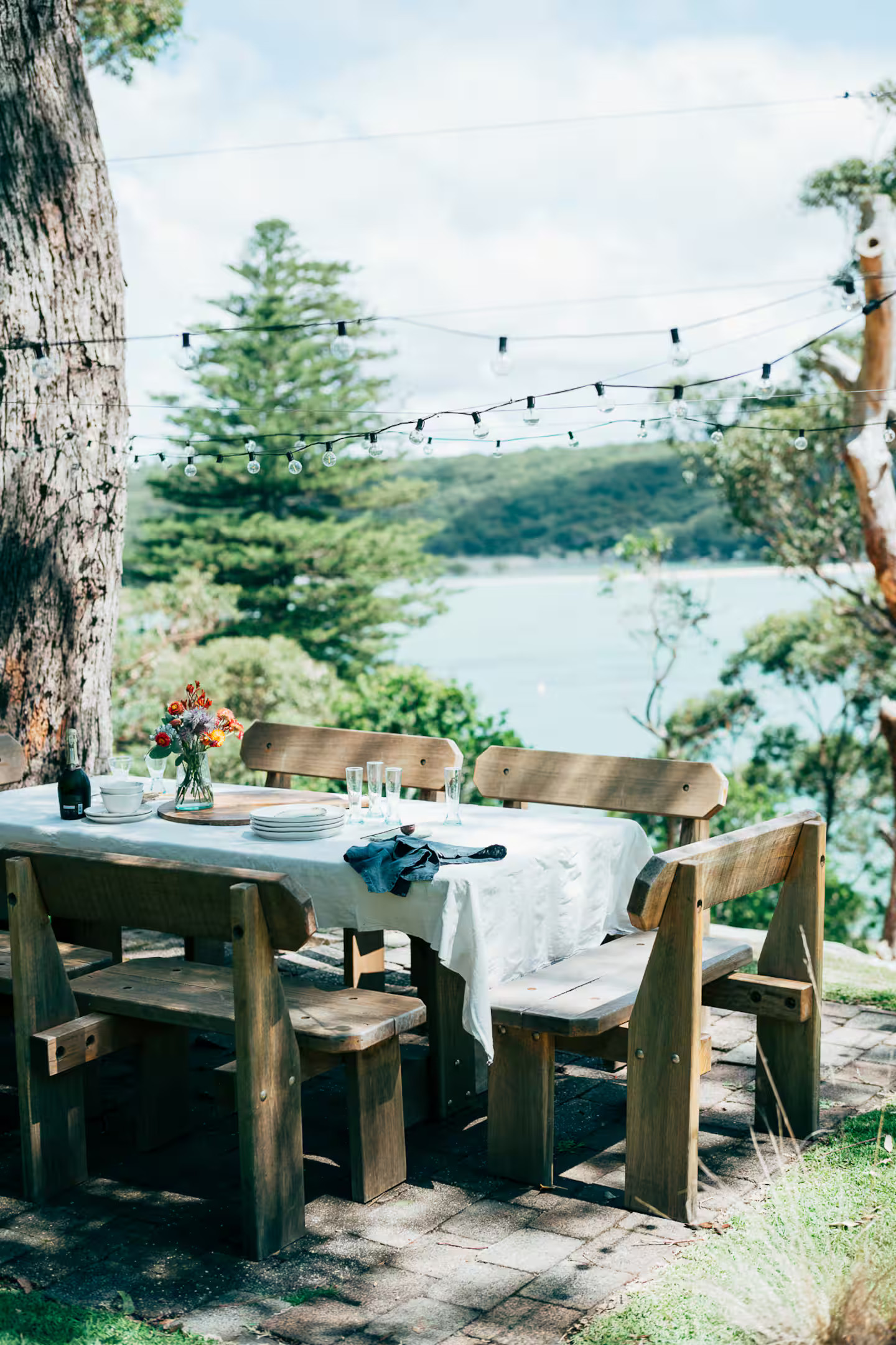 salle à manger extérieure décoration rustique chic Simpson Cottage Bundeena