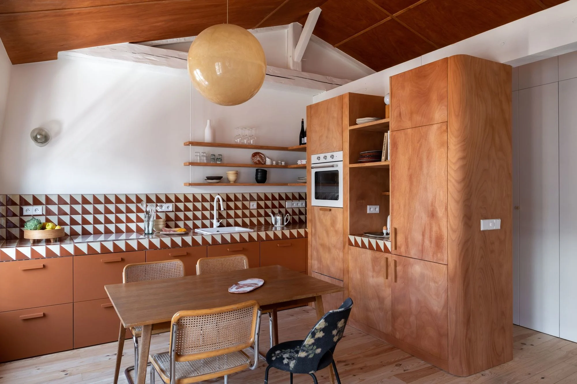 cuisine bois carrelage blanc et terracotta décoration contemporaine cuisine bois carrelage blanc et terracotta décoration contemporaine