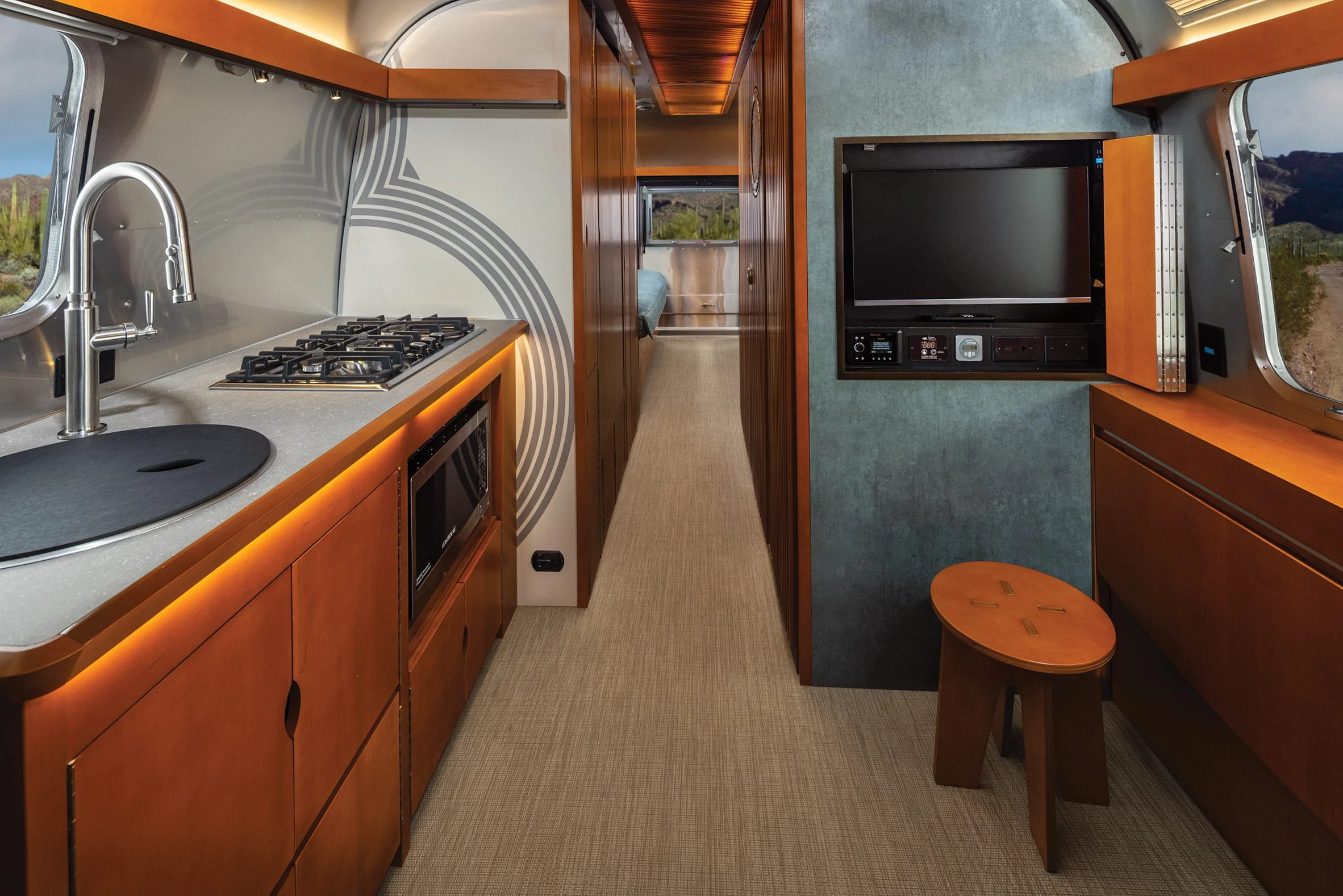 intérieur caravane Airstream collaboration Frank Lloyd Wright Foundation intérieur caravane Airstream collaboration Frank Lloyd Wright Foundation
