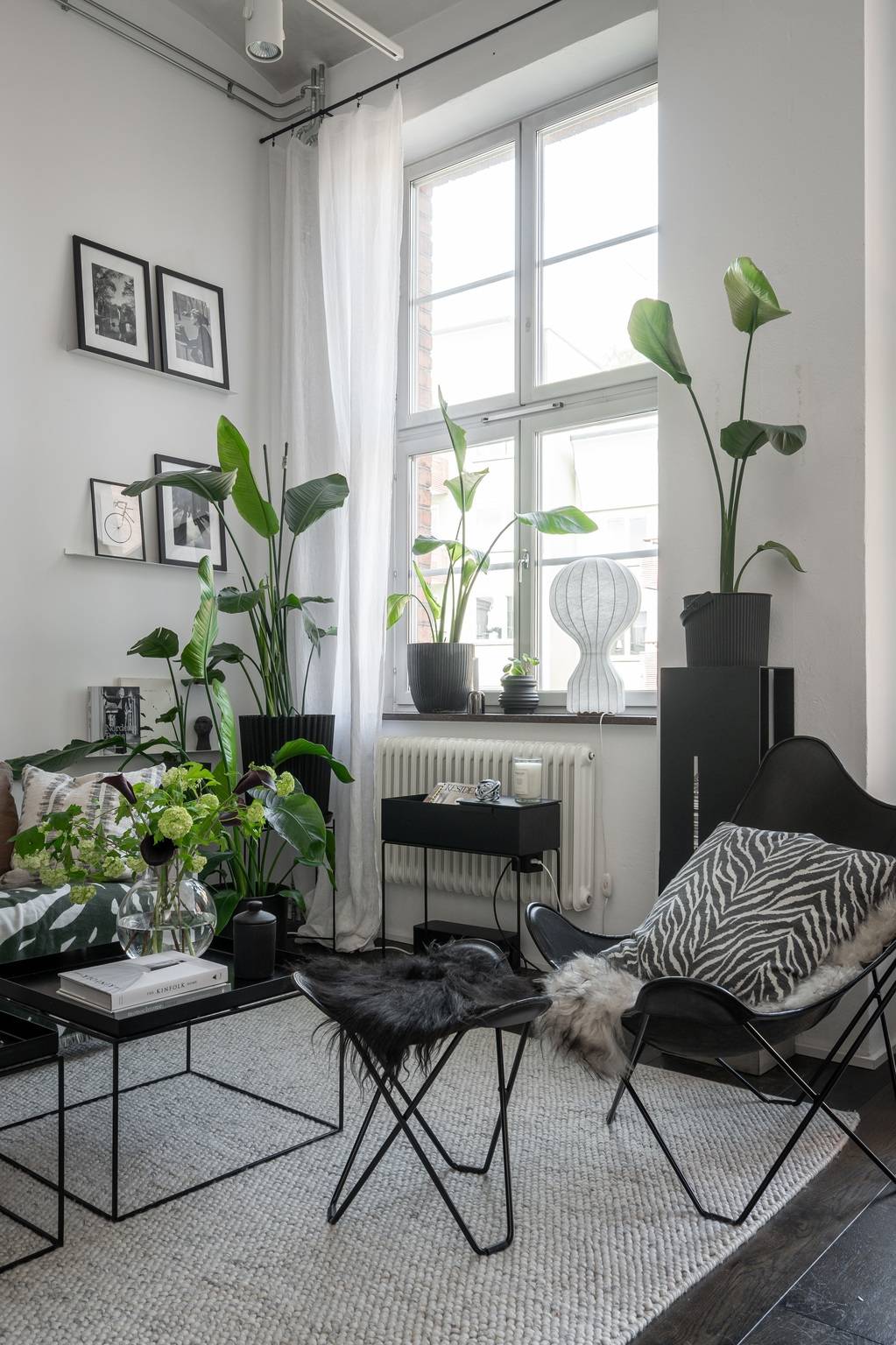 salon décoration noire et blanche appartement 58m2 en duplex