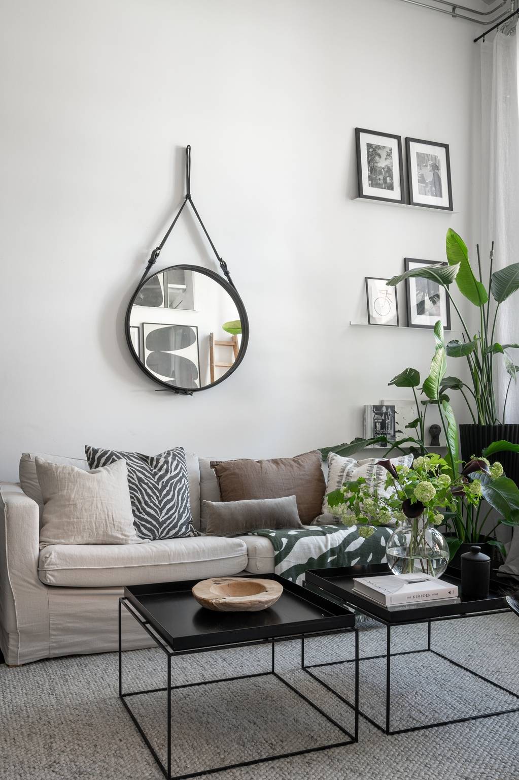 salon décoration noire et blanche appartement 58m2 en duplex