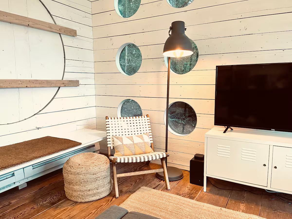 salon mur bardés bois blanc House On the Sand