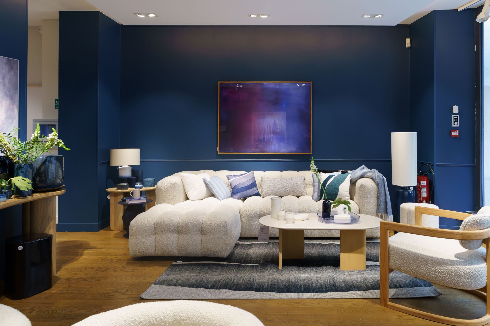 salon design murs bleus catalogue maisons du monde automne/hiver 2025/2026 salon design murs bleus catalogue maisons du monde automne/hiver 2025/2026