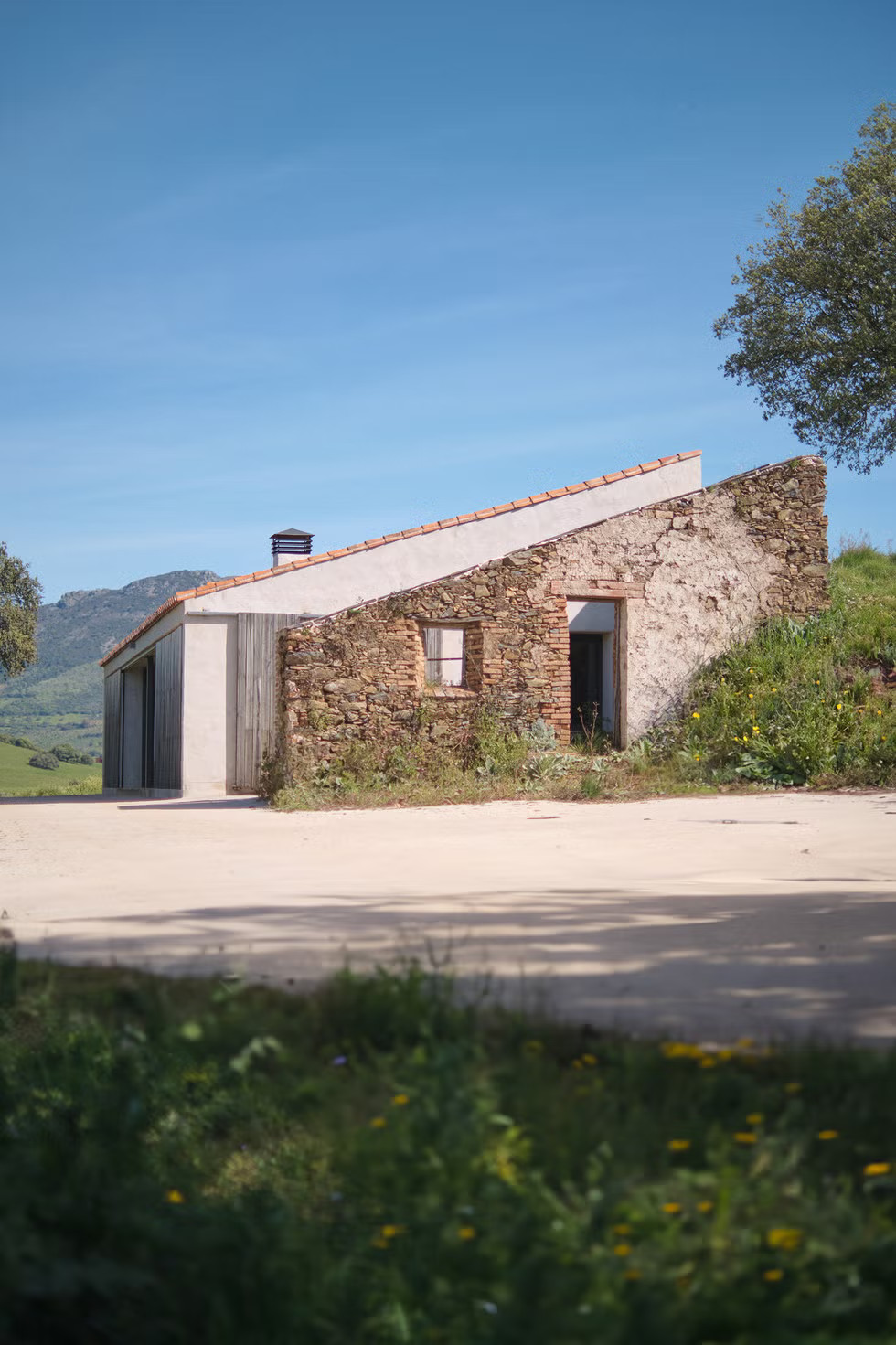 maison rénovée décoration méditerranéenne Espagne façade pierre maison rénovée décoration méditerranéenne Espagne façade pierre