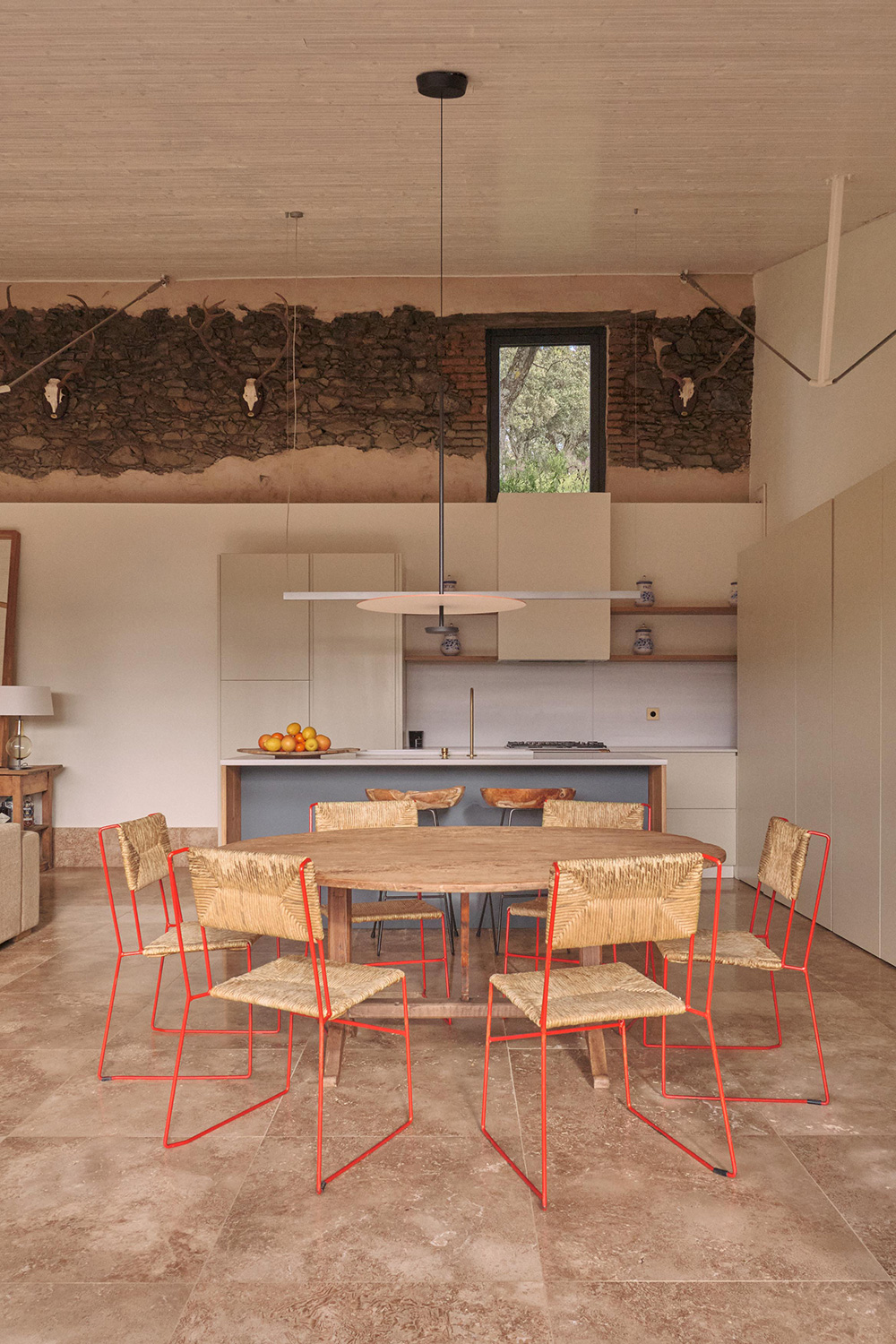 salle à manger et cuisine ouverte maison rénovée décoration méditerranéenne salle à manger et cuisine ouverte maison rénovée décoration méditerranéenne