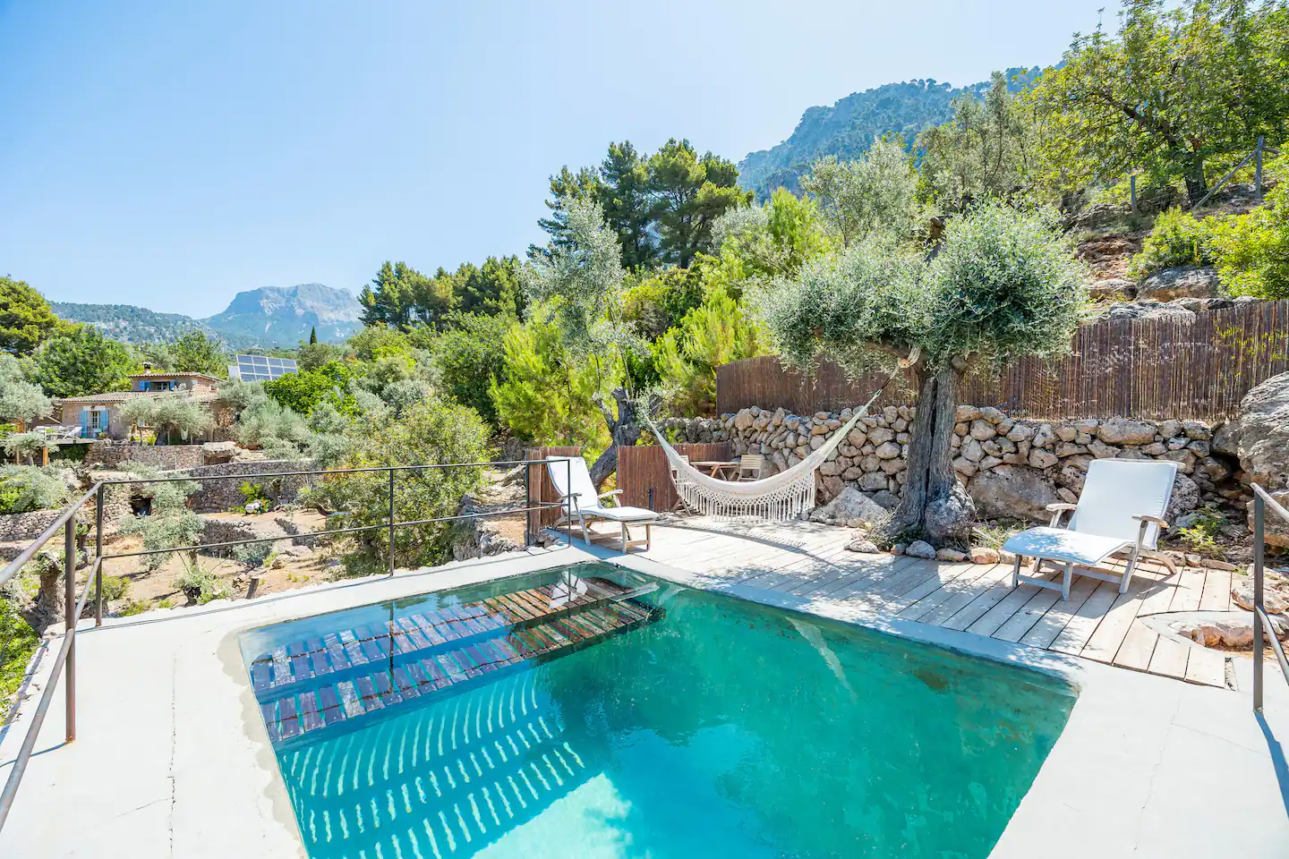 terrasse avec petite piscine moins de 10m2 maison en pierres Majorque Els Abats terrasse avec petite piscine moins de 10m2 maison en pierres Majorque Els Abats