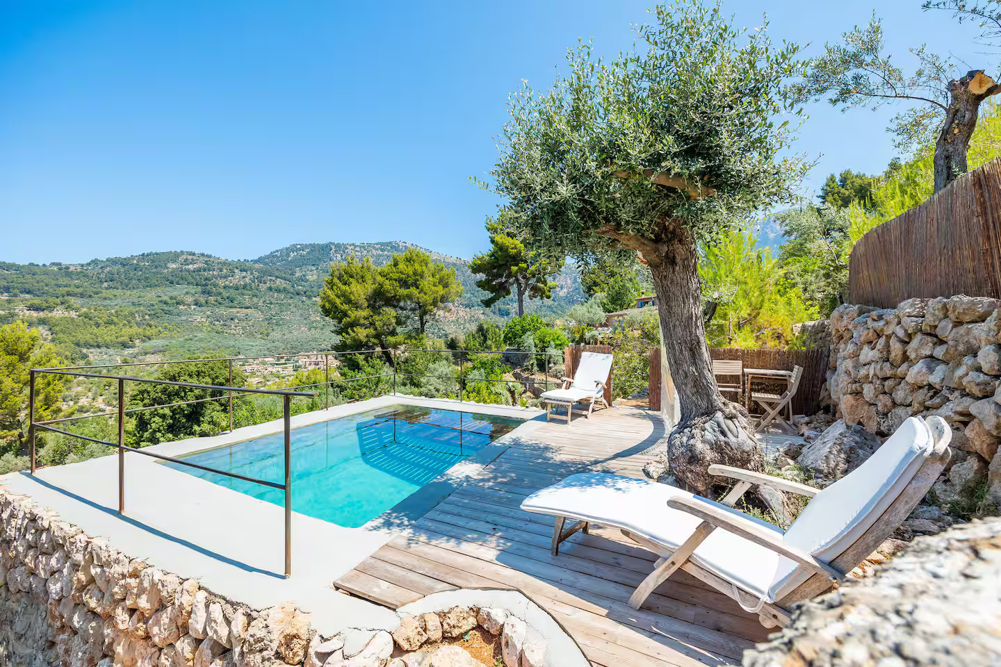 terrasse avec petite piscine moins de 10m2 maison en pierres Majorque Els Abats terrasse avec petite piscine moins de 10m2 maison en pierres Majorque Els Abats