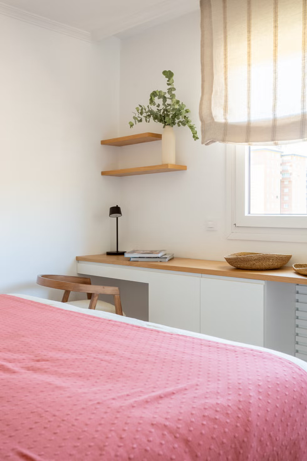 chambre lit double décoration contemporaine avec espace bureau chambre lit double décoration contemporaine avec espace bureau