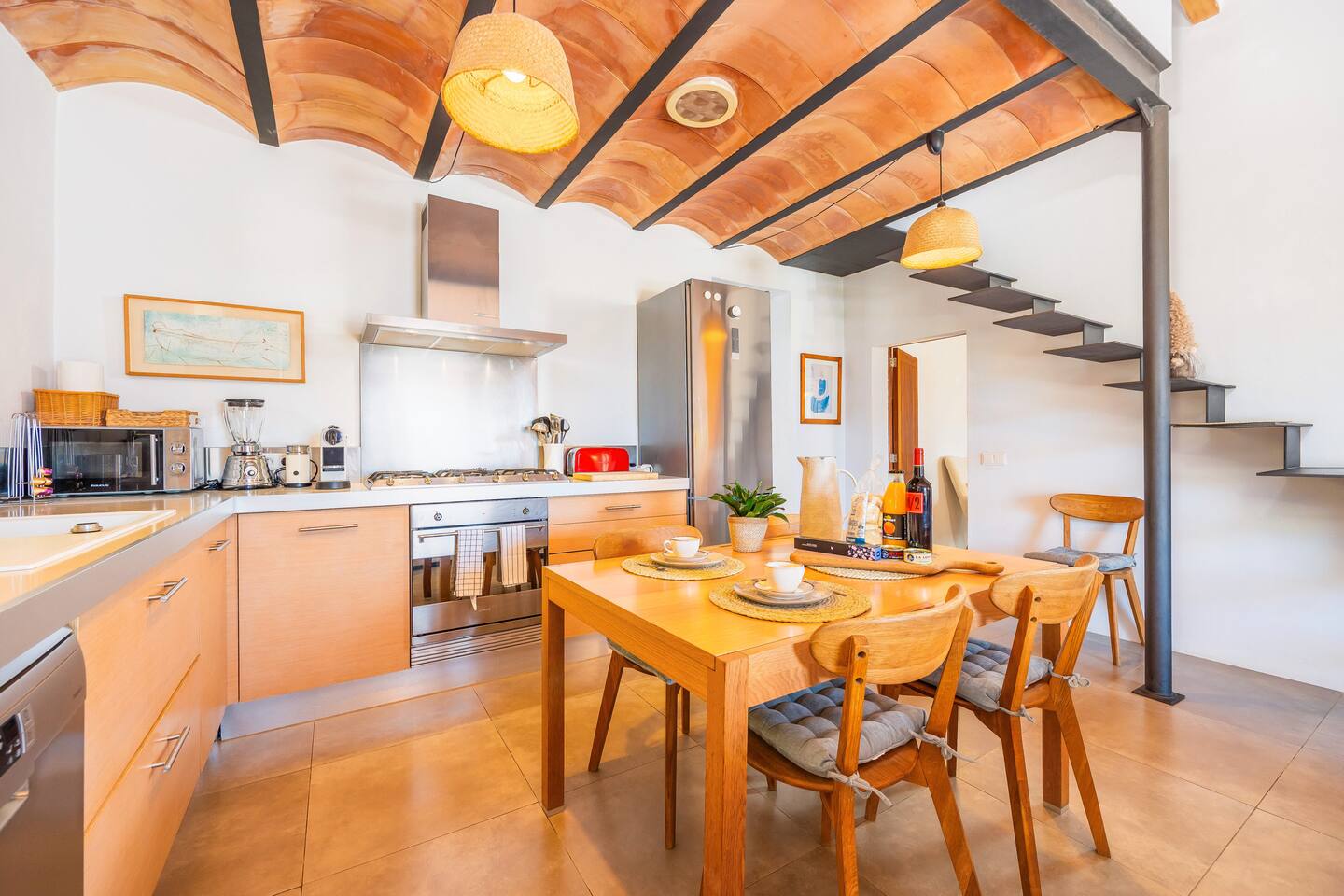 cuisine ouverte plafond catalan décoration rustique maison Majorque Els Abats cuisine ouverte plafond catalan décoration rustique maison Majorque Els Abats