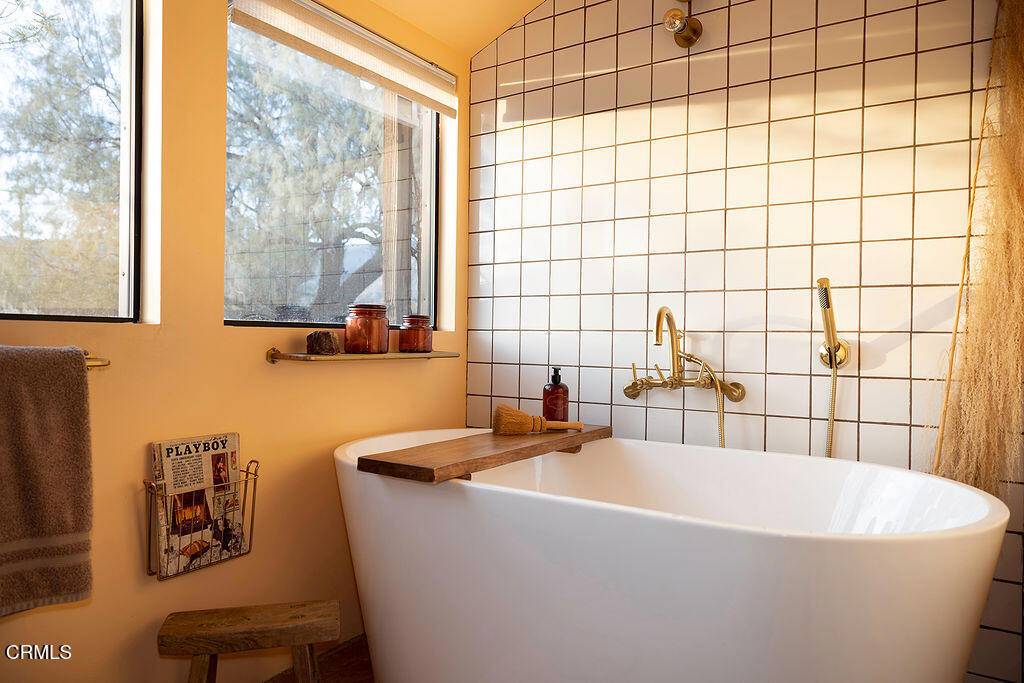 salle de bain jaune et blanche design vintage salle de bain jaune et blanche design vintage