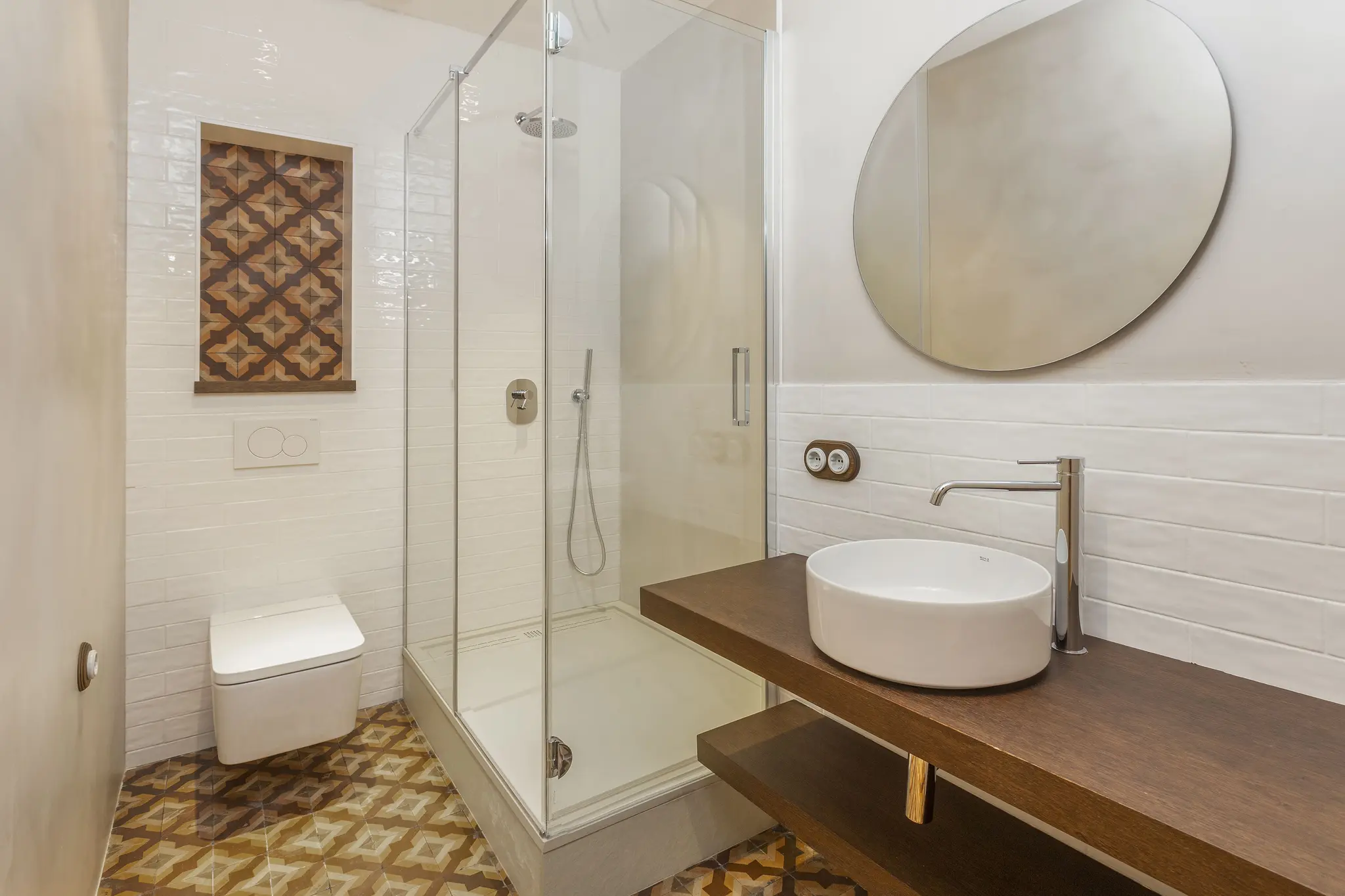 salle de bain sol céramique Nolla appartement rénové salle de bain sol céramique Nolla appartement rénové