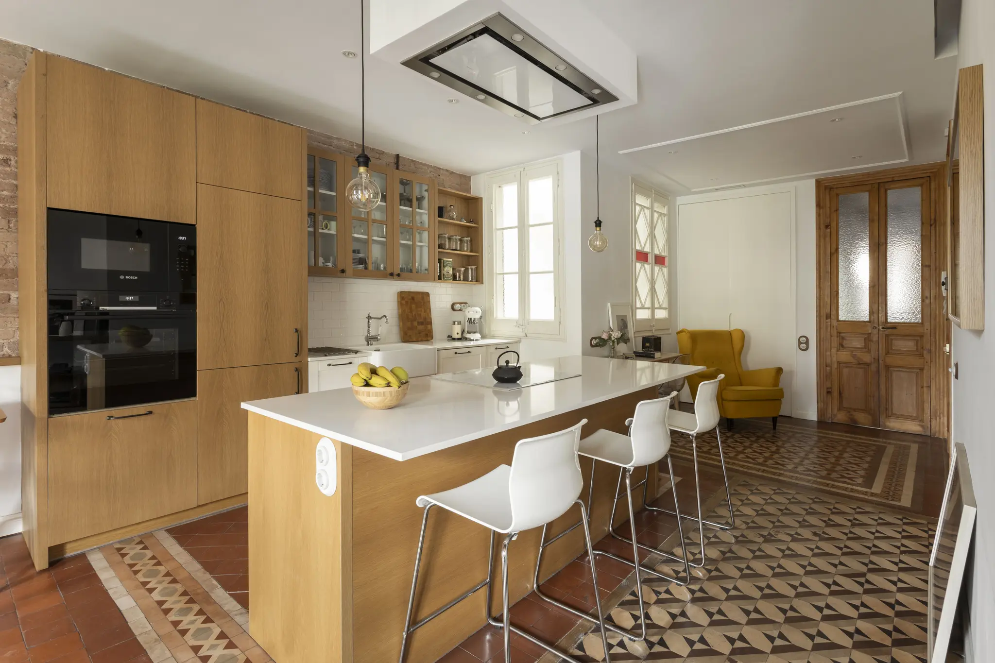 cuisine ouverte sol céramique Nolla appartement rénové décoration contemporaine cuisine ouverte sol céramique Nolla appartement rénové décoration contemporaine