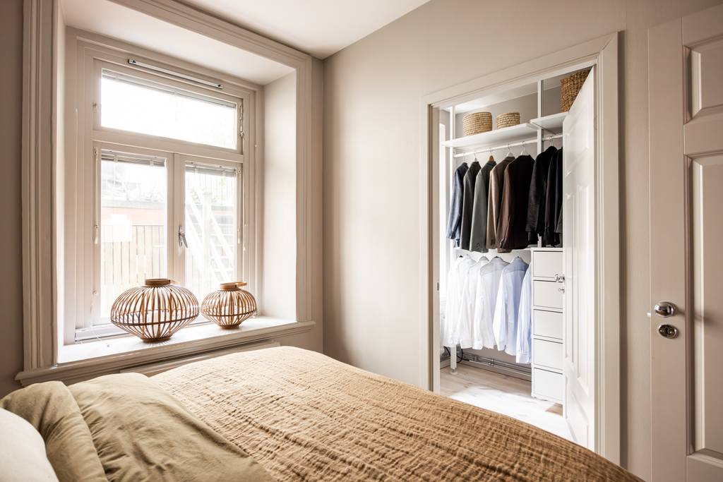 chambre murs gris avec dressign décoration scandinave deux-pièces 40m2 chambre murs gris avec dressign décoration scandinave deux-pièces 40m2