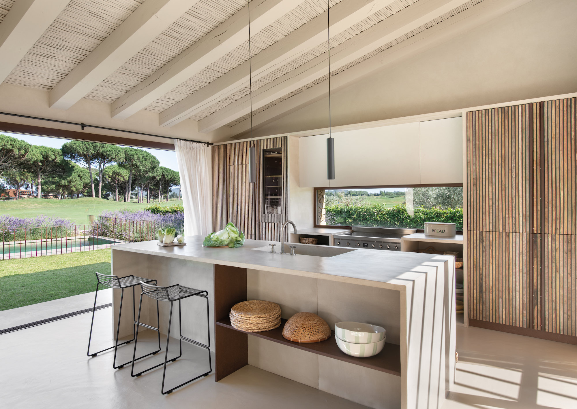 cuisine design plafond roseaux maison en pierres cuisine design plafond roseaux maison en pierres