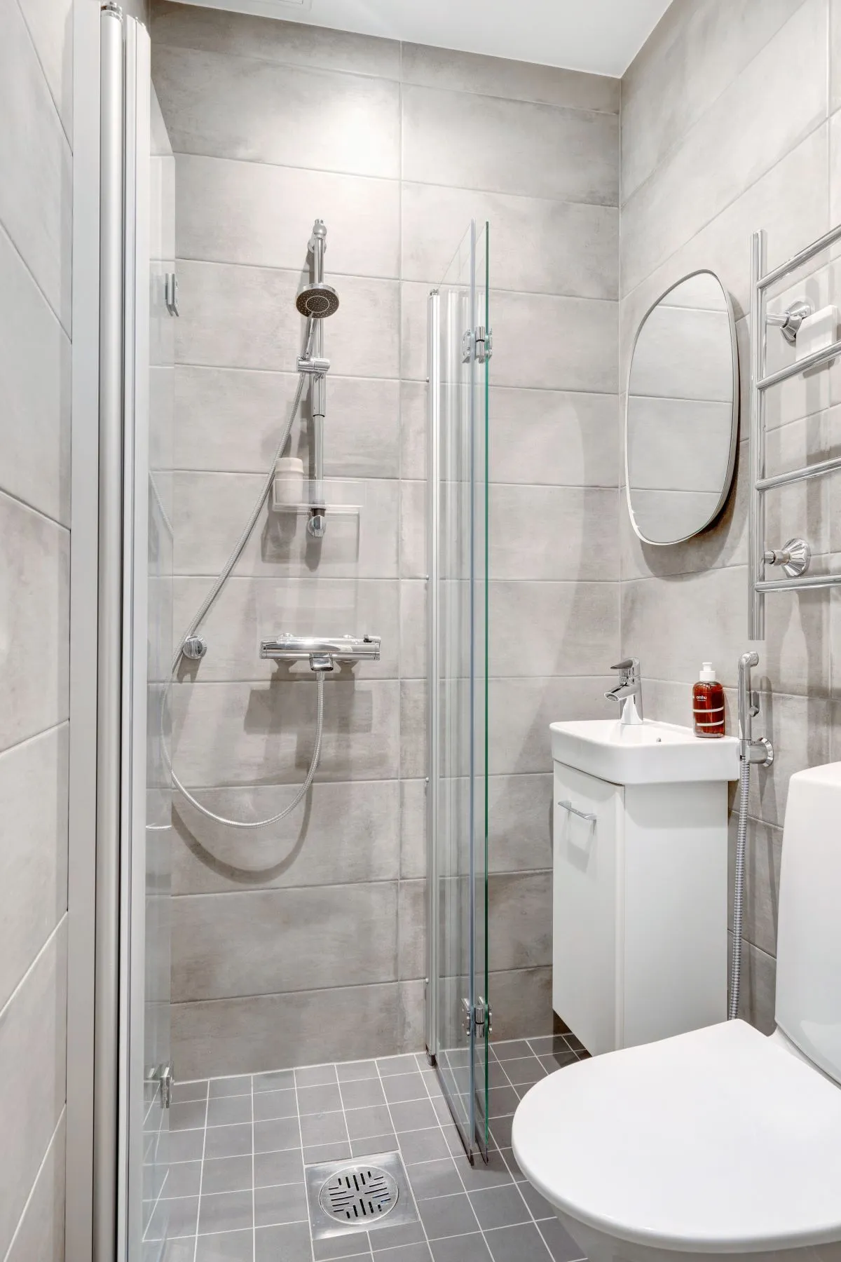 salle d salle d'eau douche italienne grise