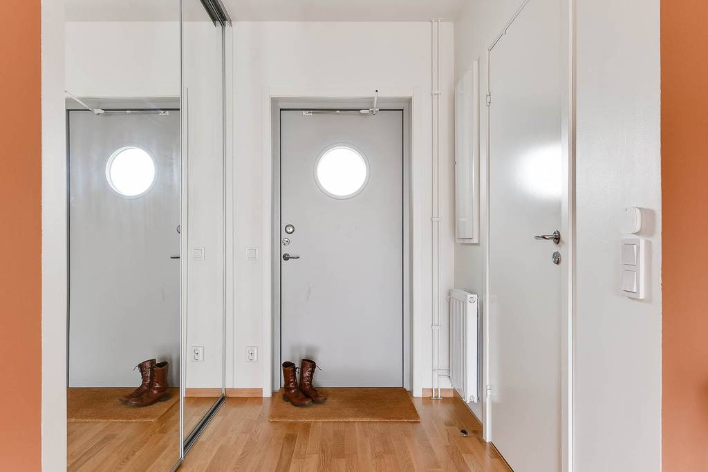entrée placard portes miroir deux-pièces 40m2 décoration caramel