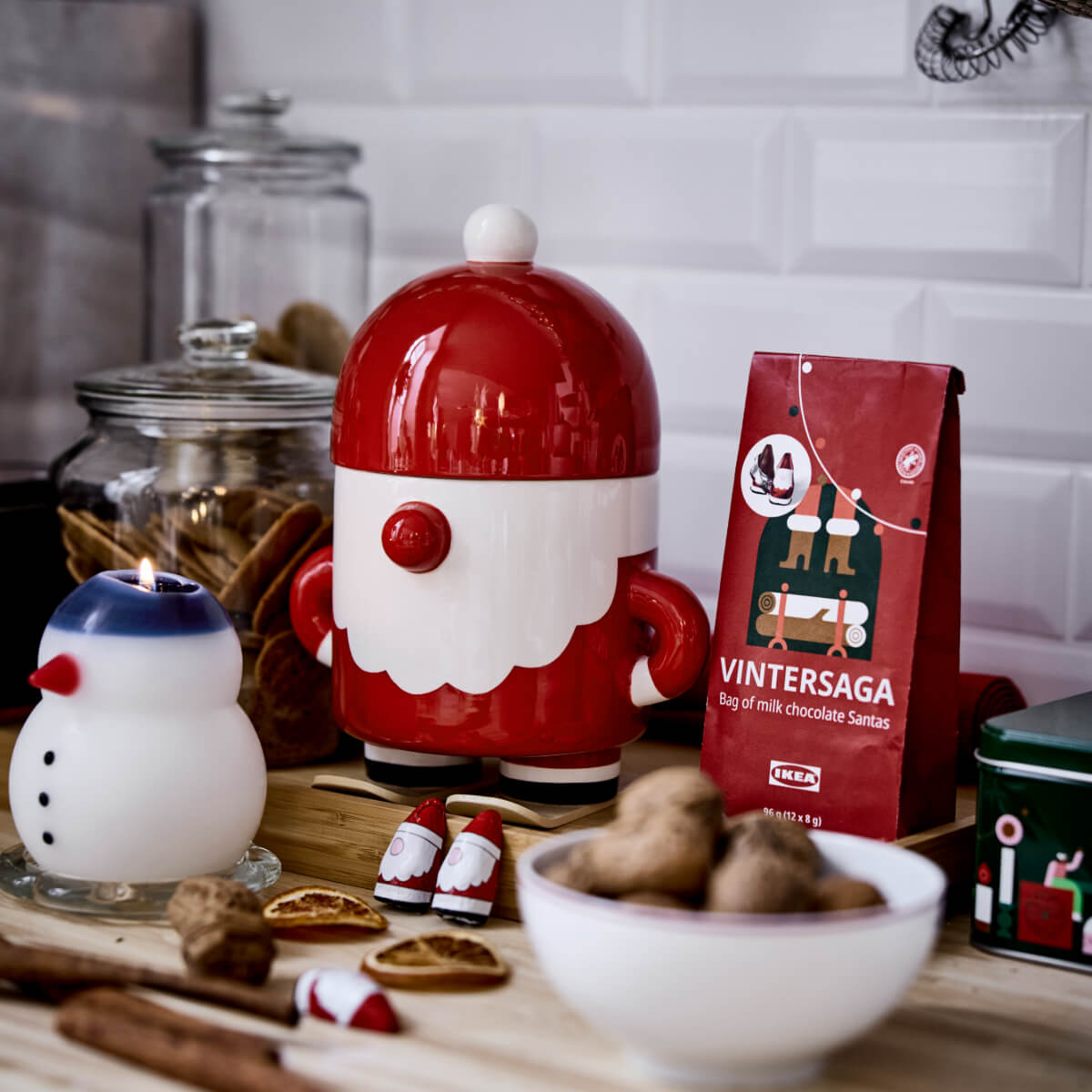 boite père noël et bougie bonhomme de neige décoration IKEA pour Noël 2025