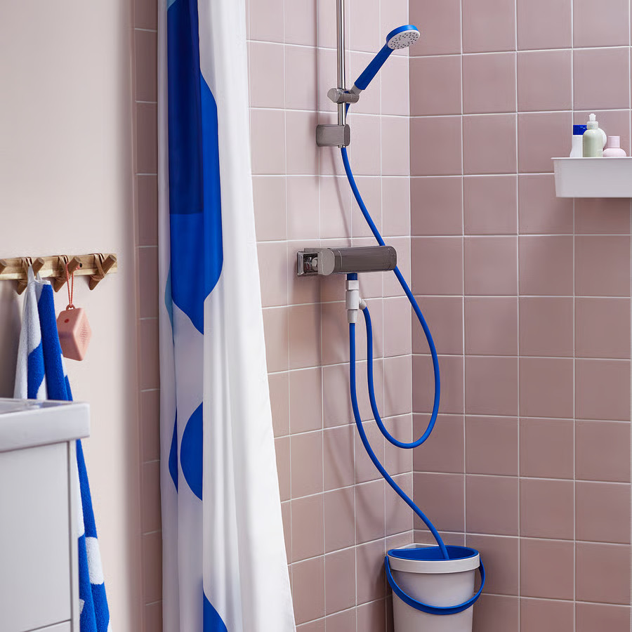 salle de bain écologique avec gamme IKEA BERGVATTNET