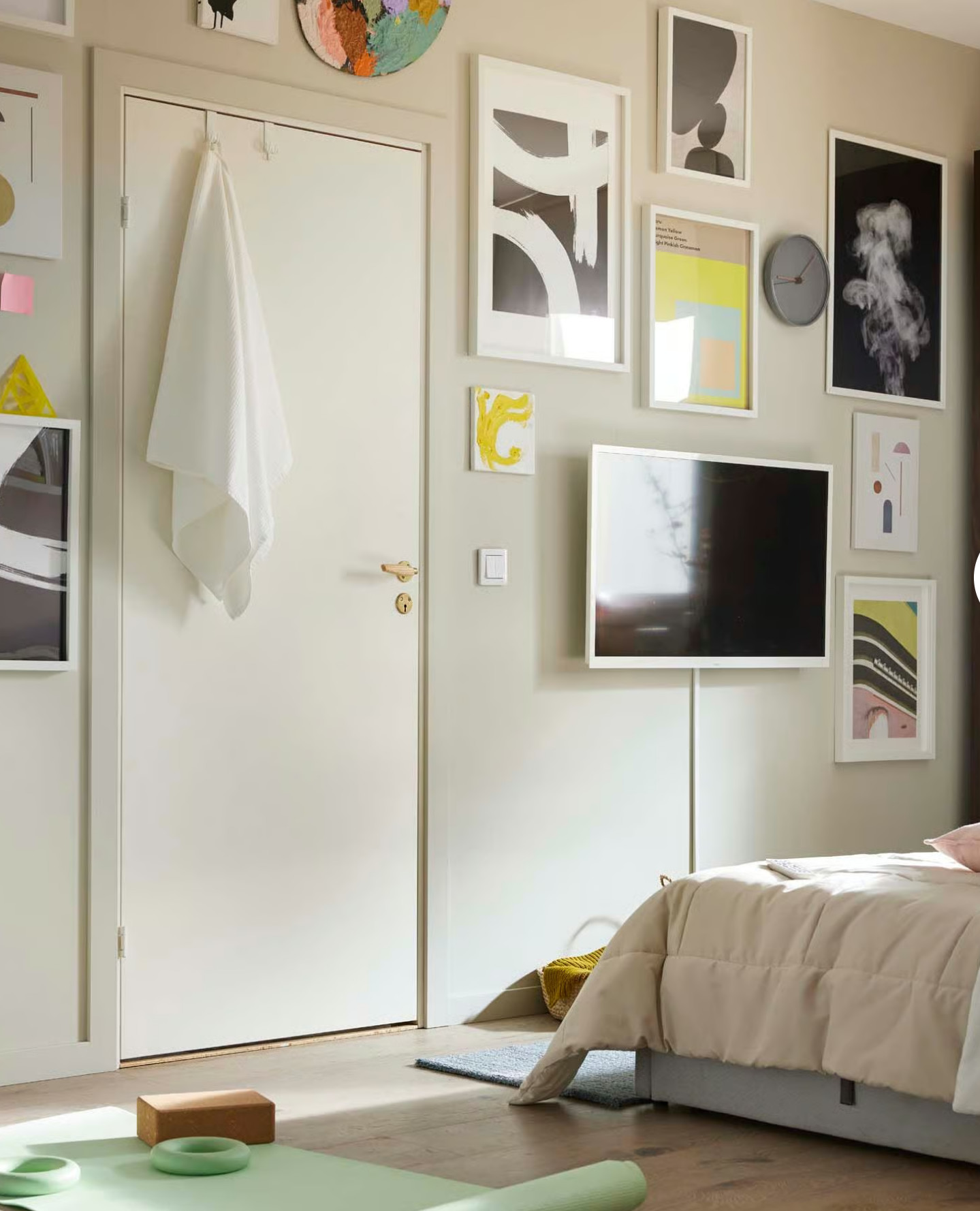 mur d mur d'images avec téléviseur