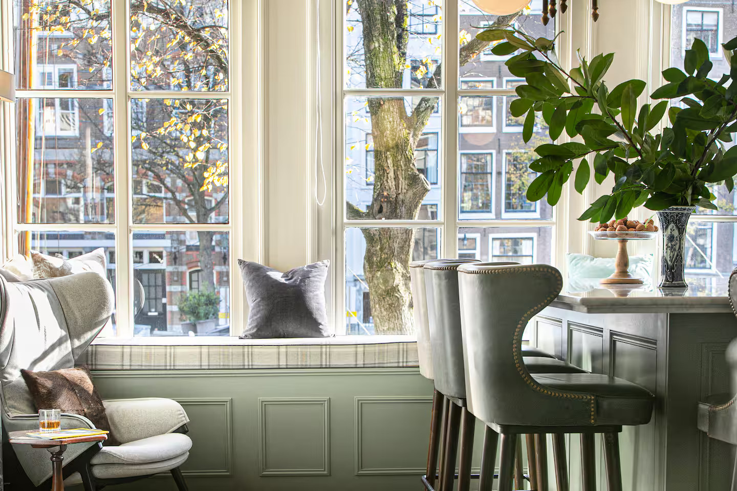 cuisine avec bar maison de ville Amsterdam décoration classique chic cuisine avec bar maison de ville Amsterdam décoration classique chic