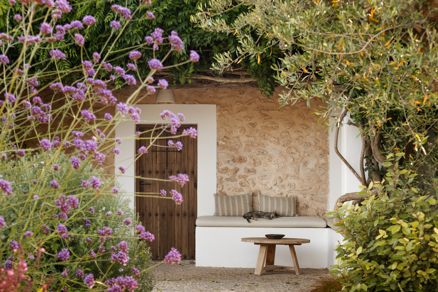 maison blanche et pierres Ibiza maison blanche et pierres Ibiza