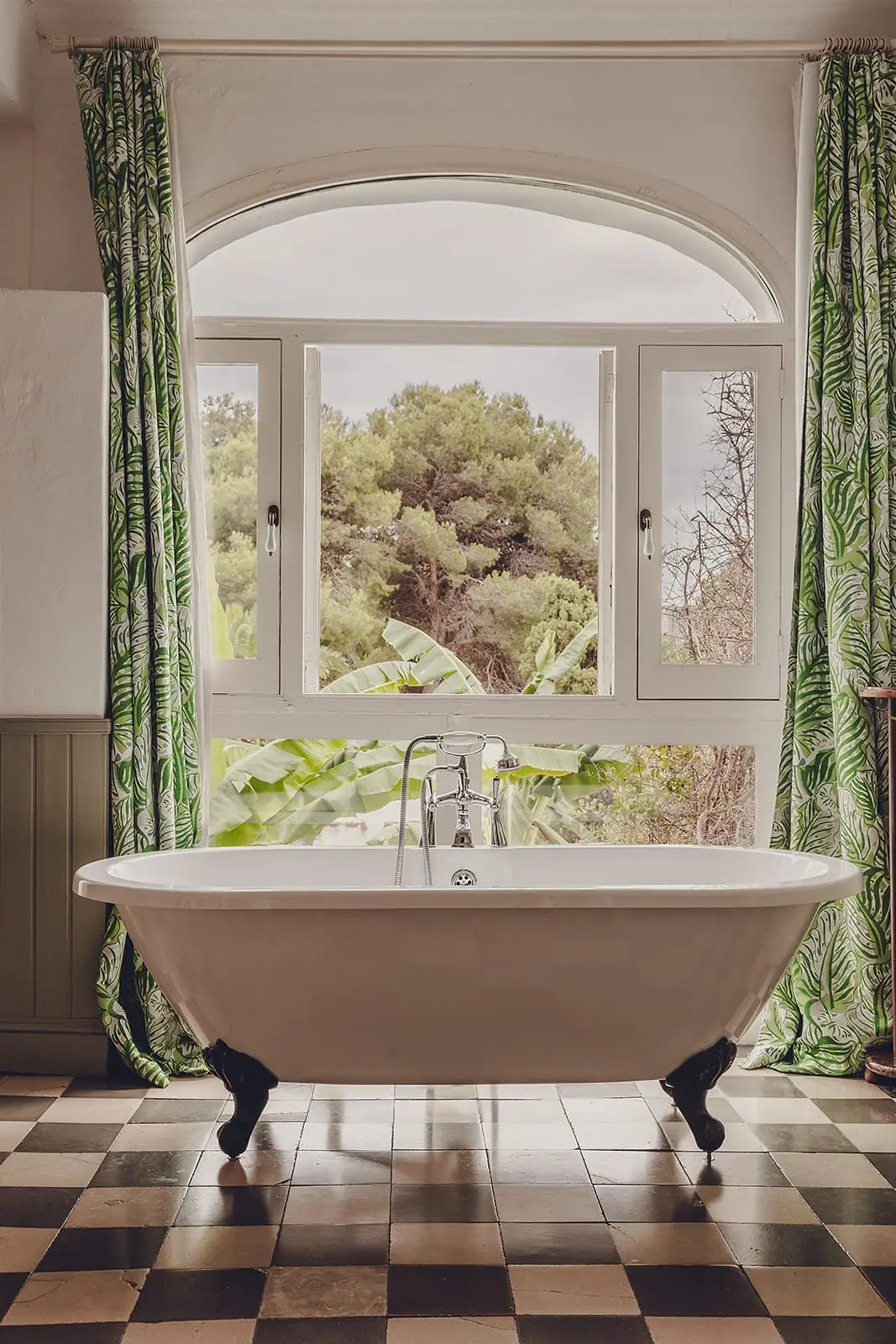 salle de bain rétro sol à damier
