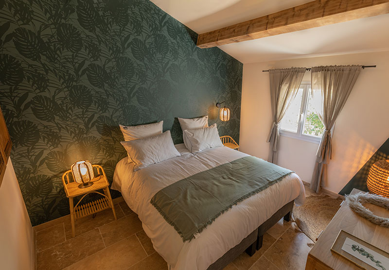 chambre mur papier-peint vert La Bastide Blanche maison MIP chambre mur papier-peint vert La Bastide Blanche maison MIP