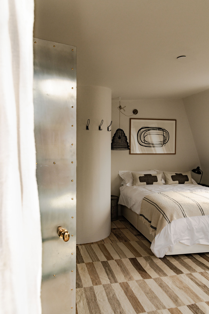 chambre contemporaine beige et noire