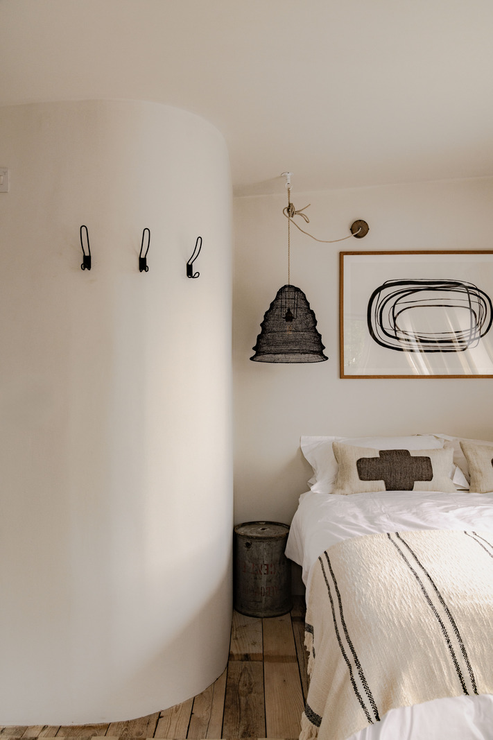 chambre contemporaine beige et noire