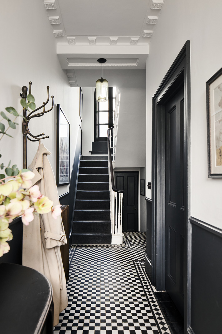entrée sol damier noir et blanc maison Londres entrée sol damier noir et blanc maison Londres
