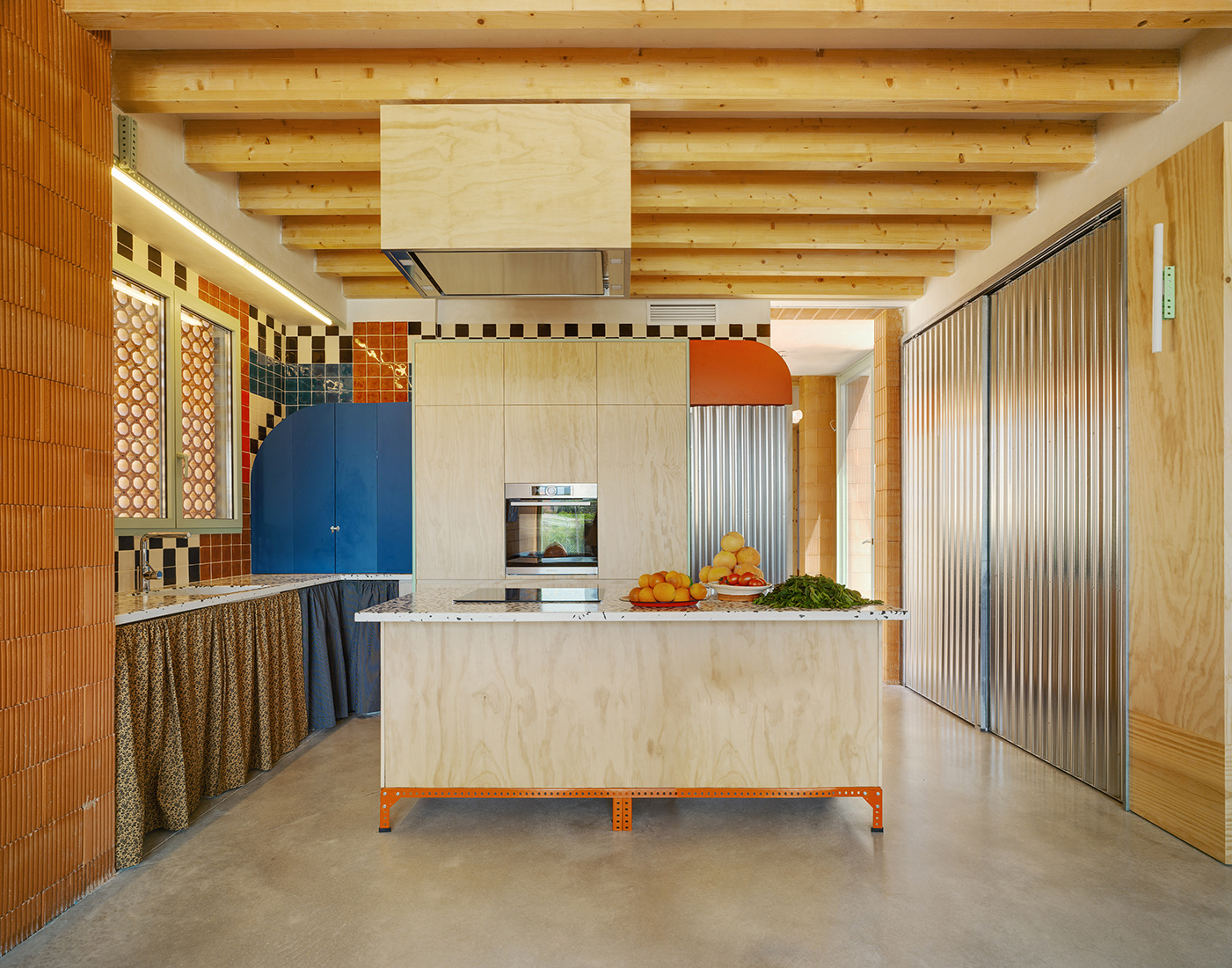 cuisine avec poutres décoration design MAISON MYM cuisine avec poutres décoration design MAISON MYM