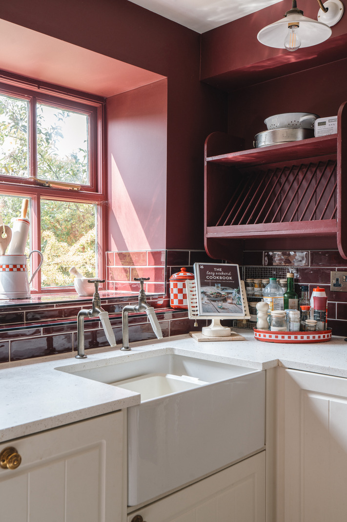 cuisine murs rouges décoration rustique chic